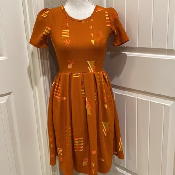 LuLaRoe Dresses & Skirts - LuLaRoe Amelia Orange Short Sleeve Stretchy Dress Size XXS